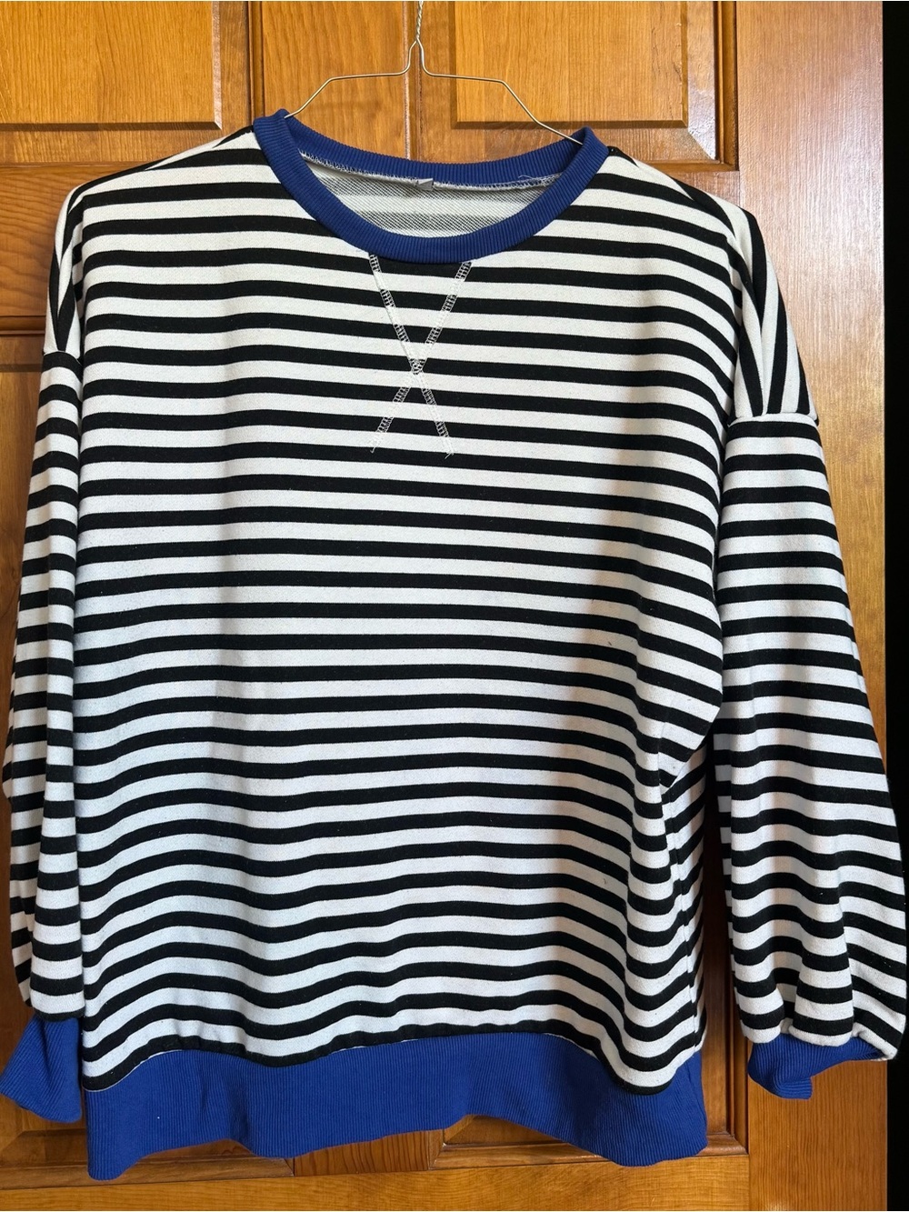 🎀 5 for 25! 🛍️ Black & White Striped Sweatshirt with Blue Trim